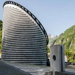 Die Seilbahnsta.... Sorry, die Kirche von Mogno