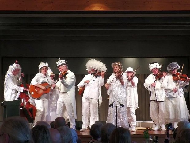 Konzert des Männerchors Leimbach im Reformierten Kirchenzentrum auf YouTube 4. Mai 2024 2.Teil Den zweiten Teil des Frühlingskonzertes eröffnet die Giigegugge Züri mit drei Stücken nach Ansage.Unsere Männer starten...